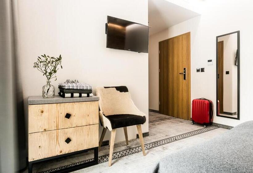 اتاق لوکس با بالکن, Willa Szymaszkowa