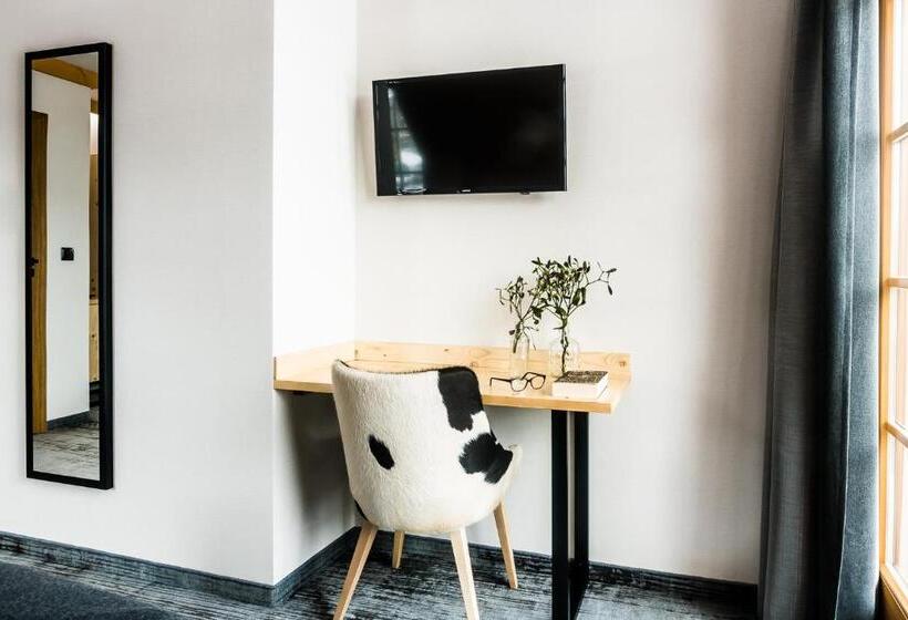 اتاق لوکس با بالکن, Willa Szymaszkowa