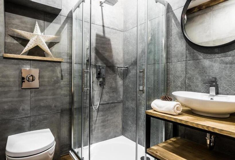 اتاق لوکس با بالکن, Willa Szymaszkowa