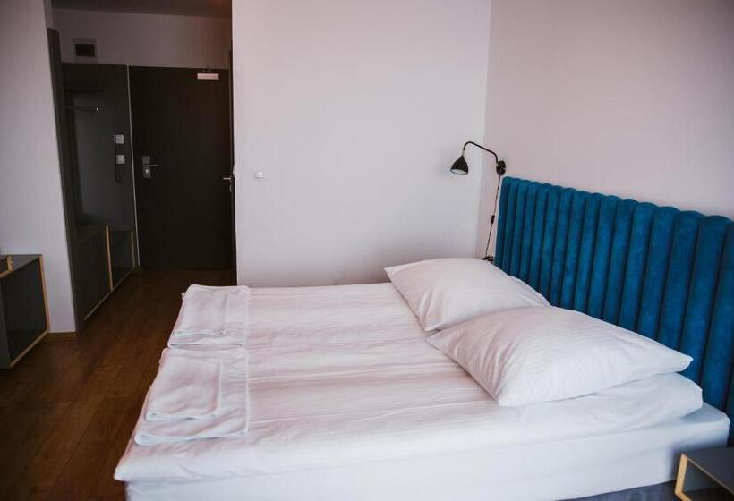 디럭스 룸, Art Cafe