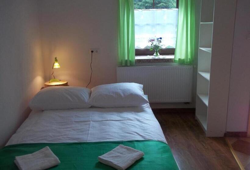 스탠다드 스튜디오, Dwór W Boleniu