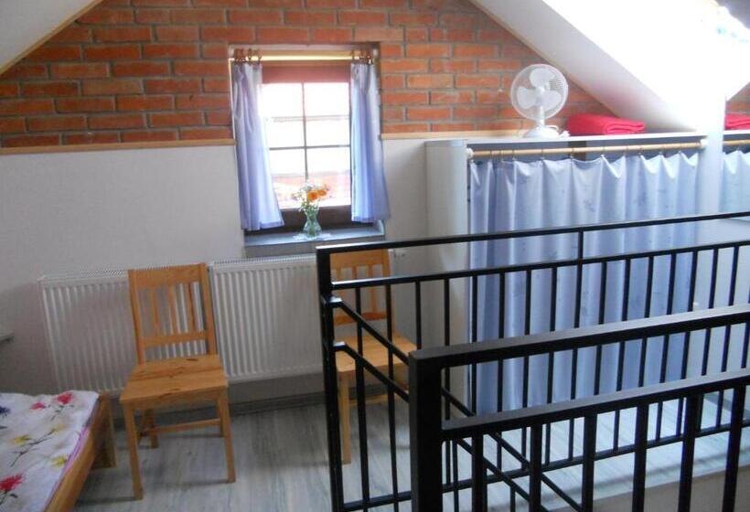 스탠다드 스튜디오, Dwór W Boleniu