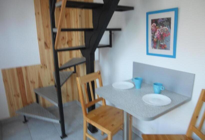 스탠다드 스튜디오, Dwór W Boleniu