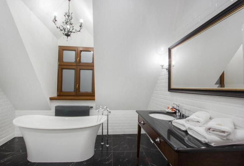 חדר דלוקס, Hg