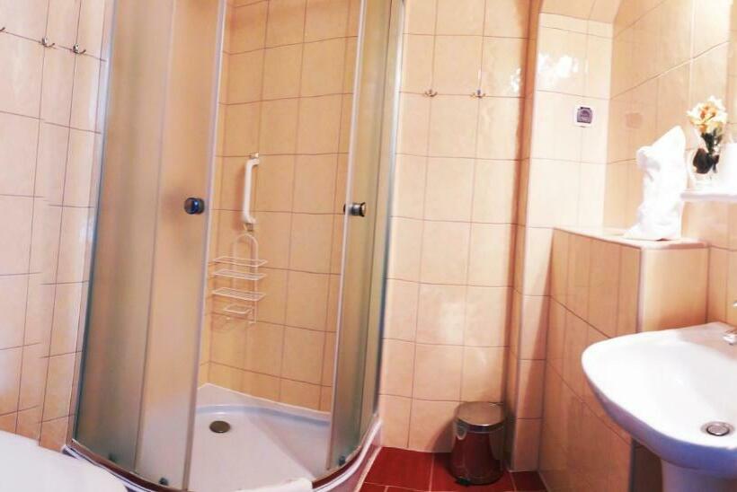 スタンダードインサイドビュールーム, Restauracja Kwisa 1