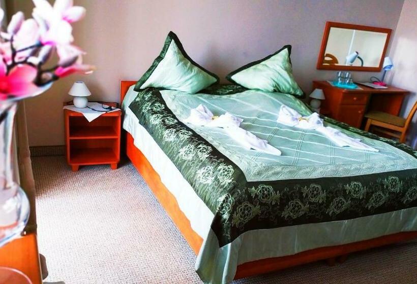 スタンダードインサイドビュールーム, Restauracja Kwisa 1