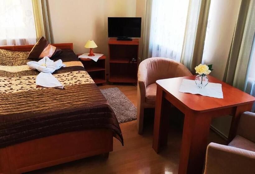 スタンダードルーム, Restauracja Kwisa 1