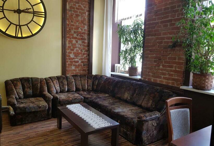 شقة غرفة واحدة, Midas Strzyżów