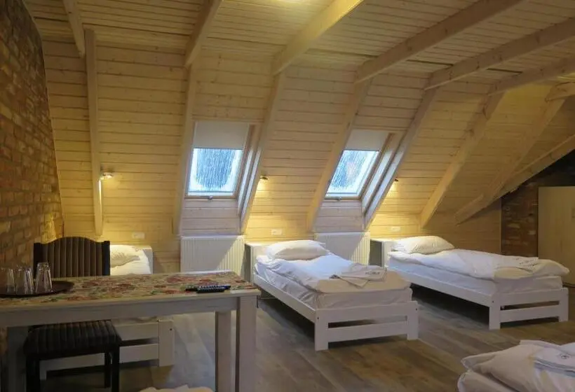 Standard-studio, Motel Klara