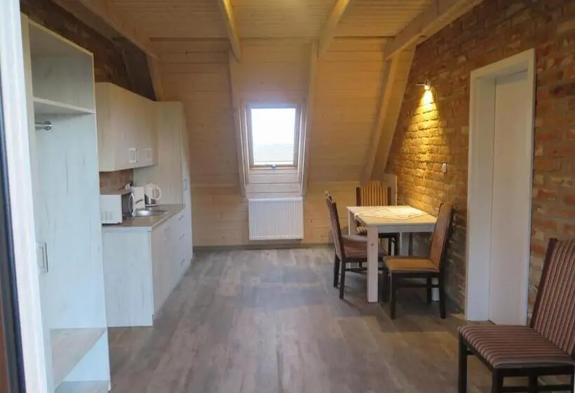 Standard-studio, Motel Klara