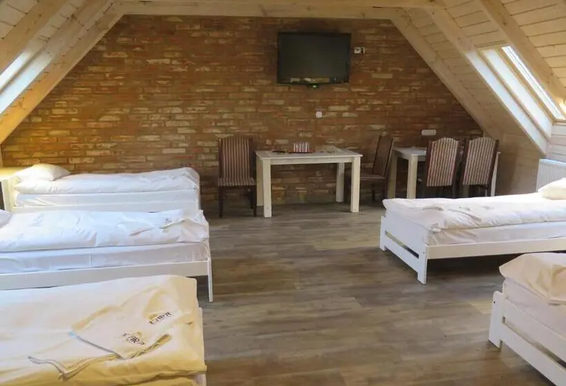 Standard-studio, Motel Klara