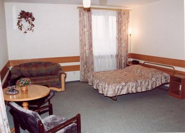 غرفة قياسية ثلاثية, Motel Zacisze