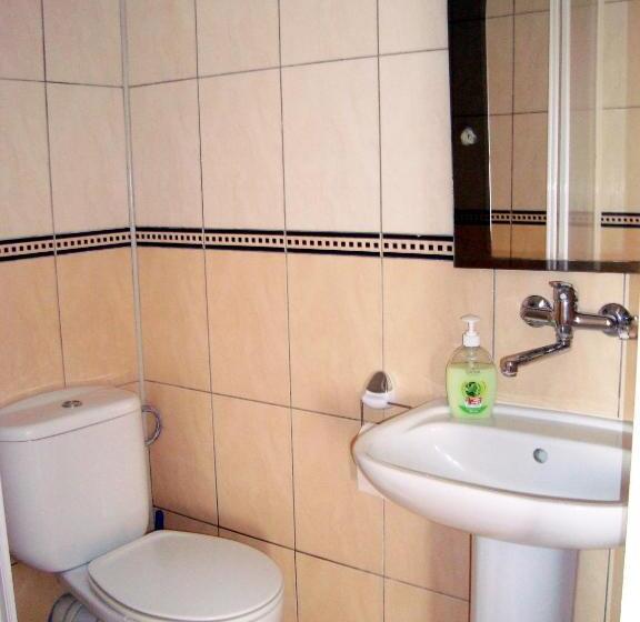 غرفة قياسية ثلاثية, Motel Zacisze