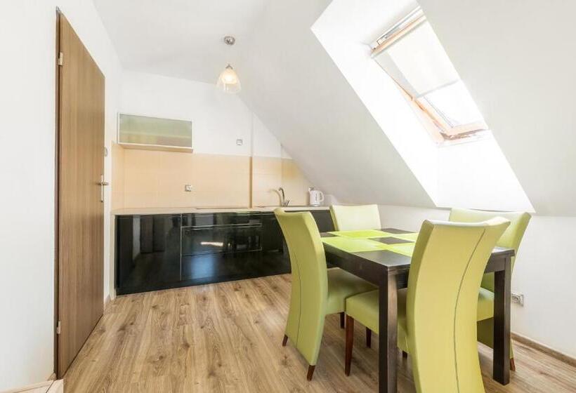 Семейное Студио, Amelia