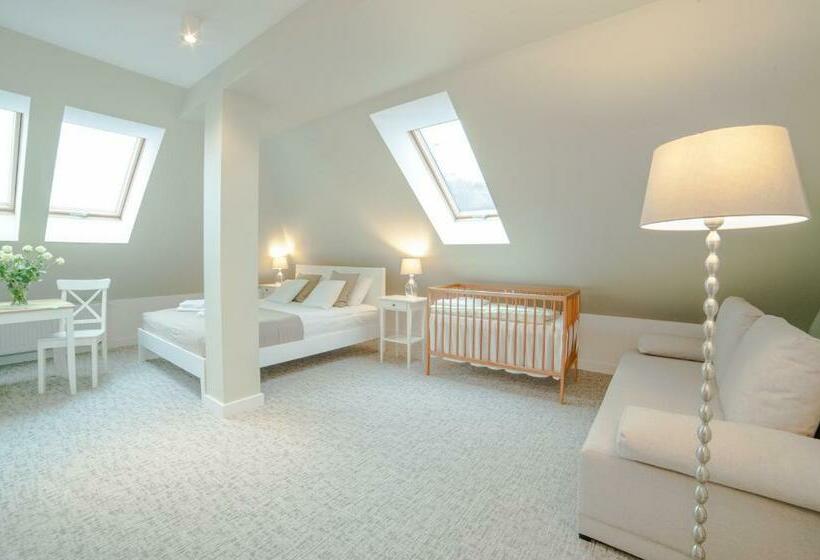 اتاق راحتی سه تخته, Grota Bochotnicka