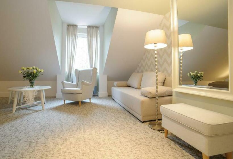 اتاق راحتی سه تخته, Grota Bochotnicka