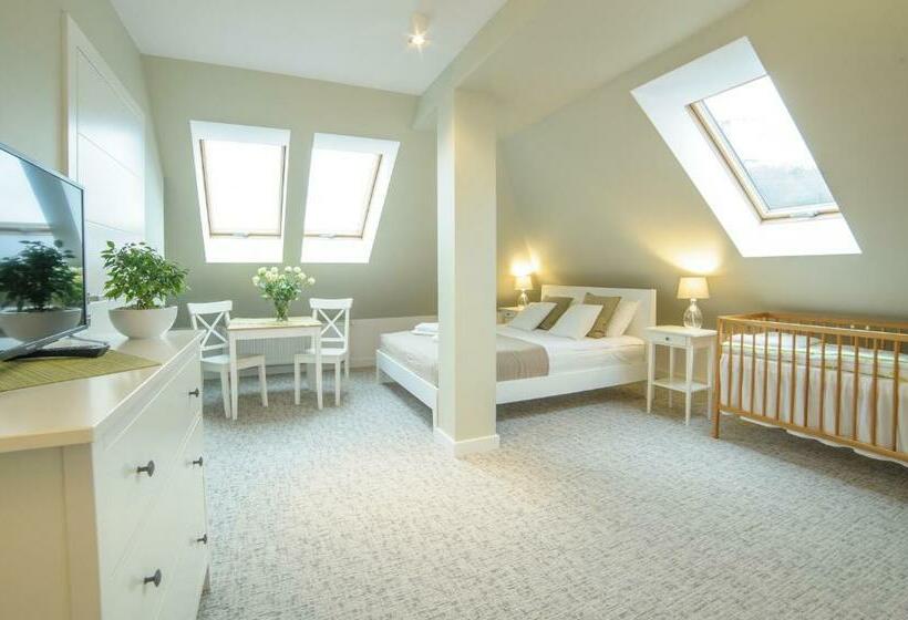 اتاق راحتی سه تخته, Grota Bochotnicka