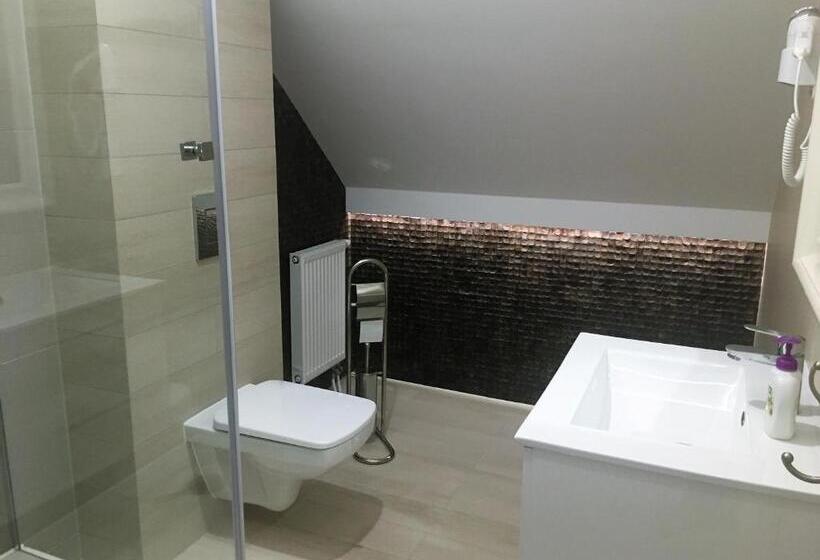 استودیوی سوپریور, Grota Bochotnicka