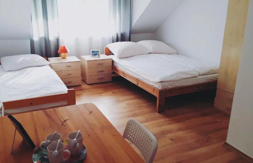 Bas Trippelrum, Marina Niedźwiedzi Róg