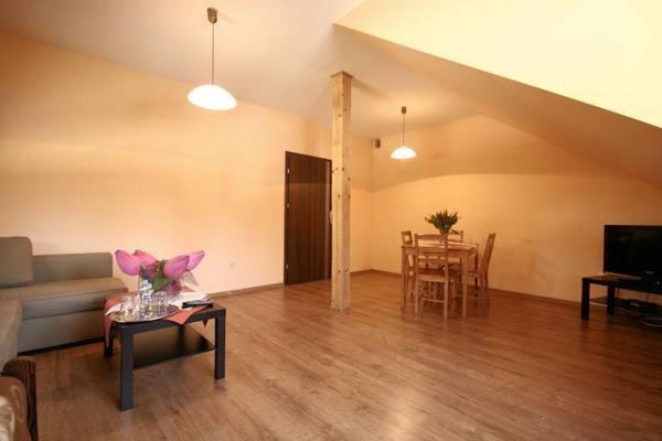 1ベッドルームアパートメント, Pod Kolumnami