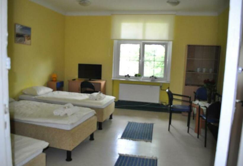 スタンダードトリプルルーム, Pod Starymi Lipami