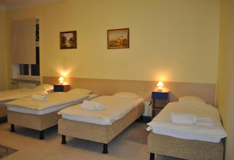 スタンダード４人部屋, Pod Starymi Lipami