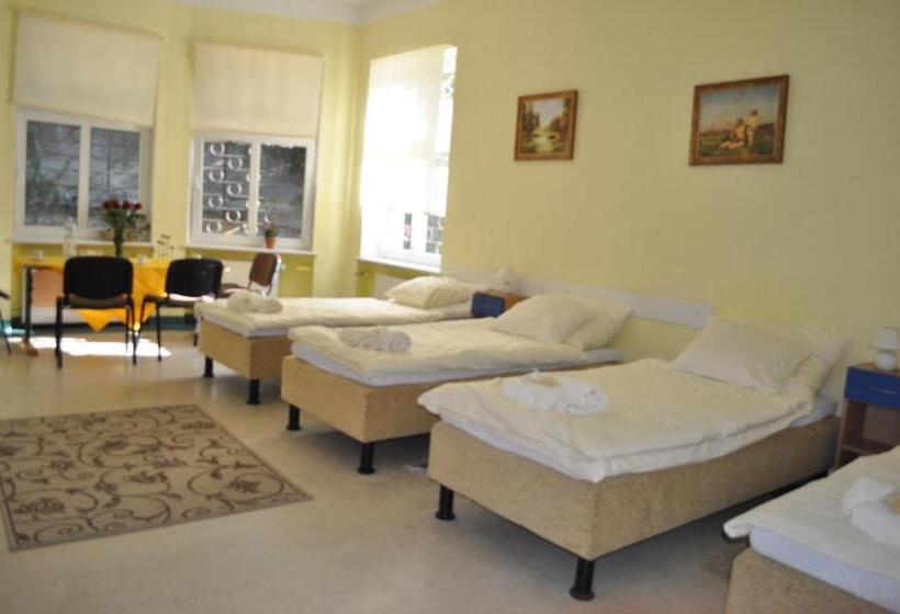 スタンダード４人部屋, Pod Starymi Lipami