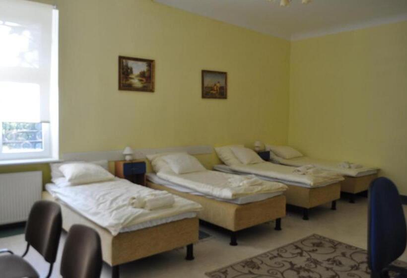 スタンダード４人部屋, Pod Starymi Lipami