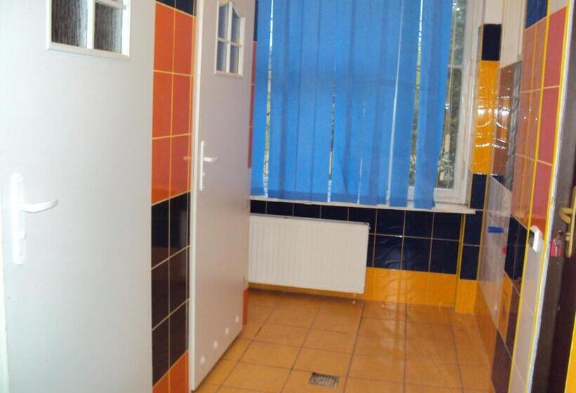 スタンダード４人部屋, Pod Starymi Lipami