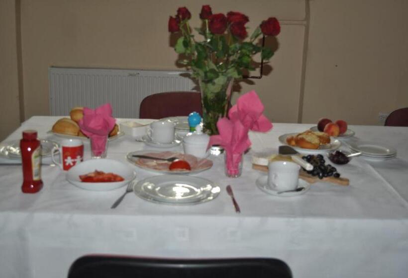 スタンダード４人部屋, Pod Starymi Lipami