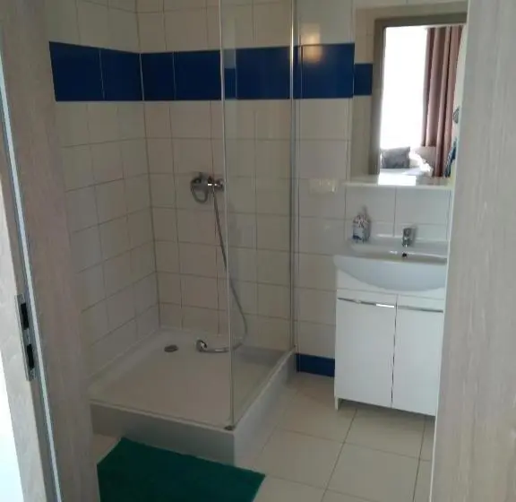 اتاق استاندارد سه نفره, Villa Eleven