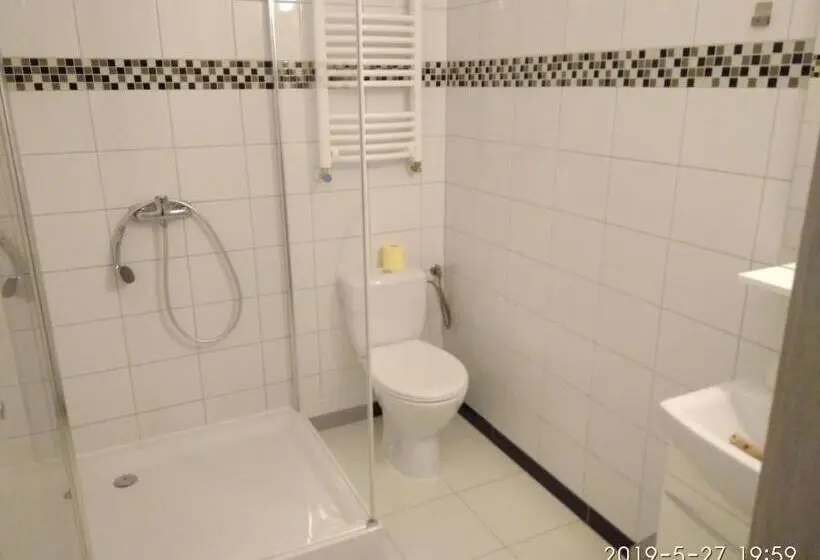 اتاق استاندارد سه نفره, Villa Eleven