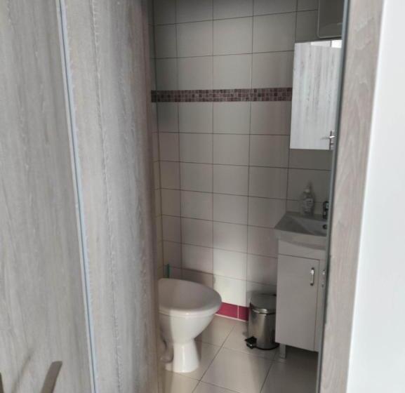 استودیوی سوپریور, Villa Eleven