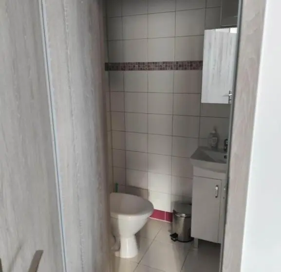 استودیوی سوپریور, Villa Eleven