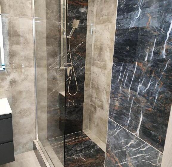 استودیوی سوپریور, Villa Eleven