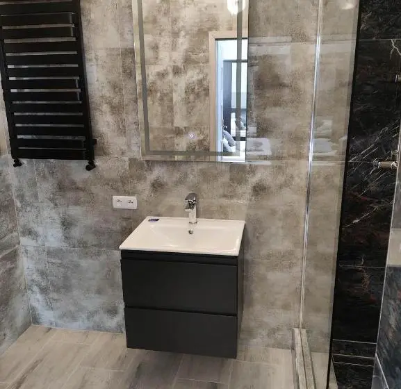 استودیوی سوپریور, Villa Eleven