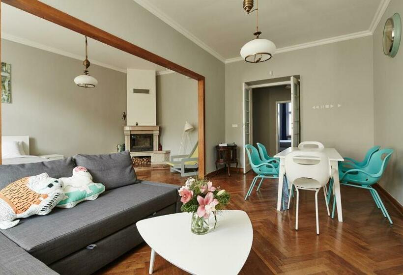 דירת שני חדרים, Playroom Apart