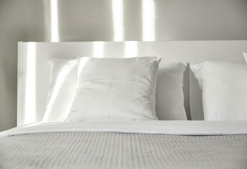 דירת שני חדרים, Playroom Apart