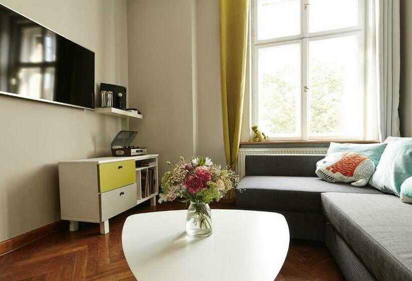 דירת שני חדרים, Playroom Apart