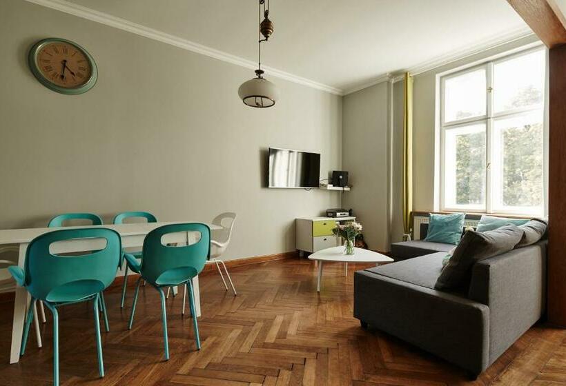 דירת שני חדרים, Playroom Apart