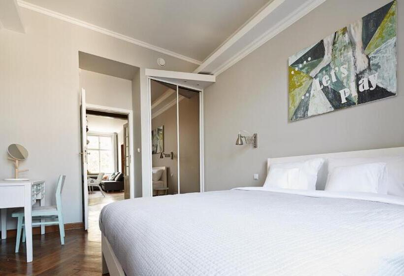 דירת שני חדרים, Playroom Apart