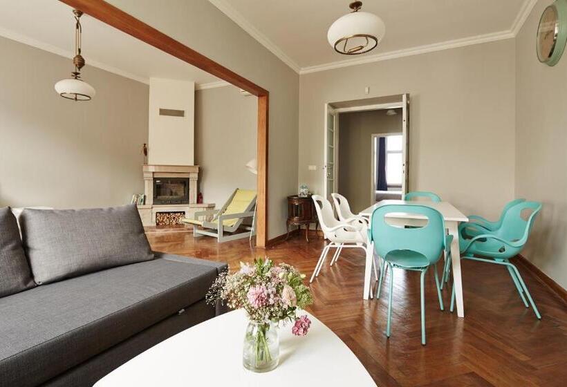 דירת שני חדרים, Playroom Apart