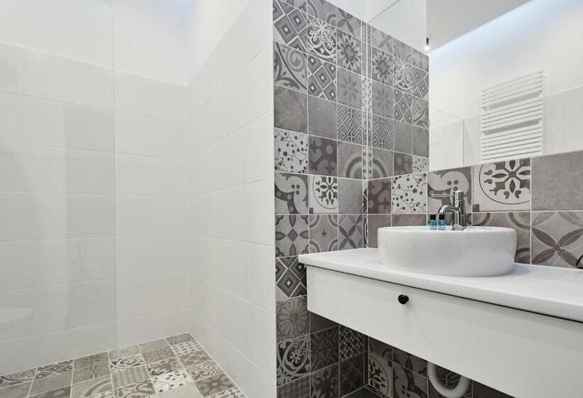 דירת חדר, Playroom Apart