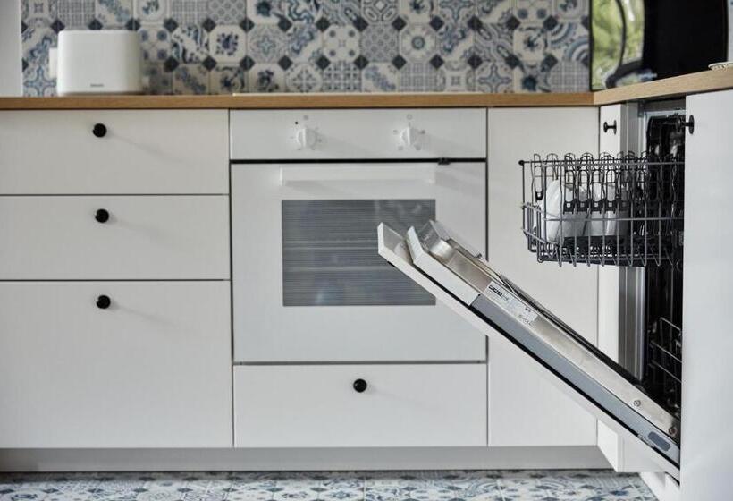 דירת חדר, Playroom Apart