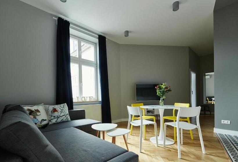 דירת שני חדרים, Playroom Apart