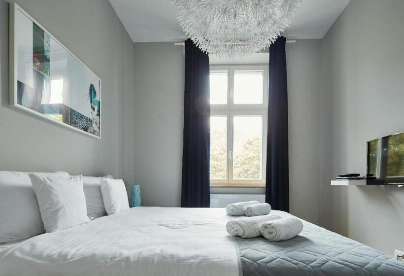 דירת חדר, Playroom Apart