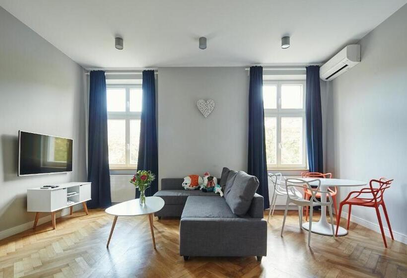 דירת חדר, Playroom Apart