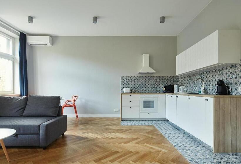 דירת חדר, Playroom Apart