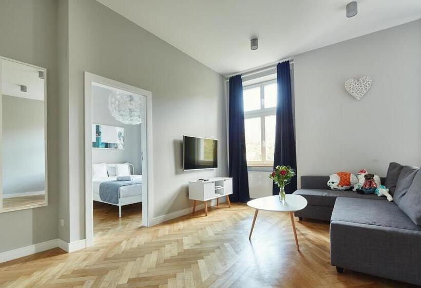 דירת חדר, Playroom Apart