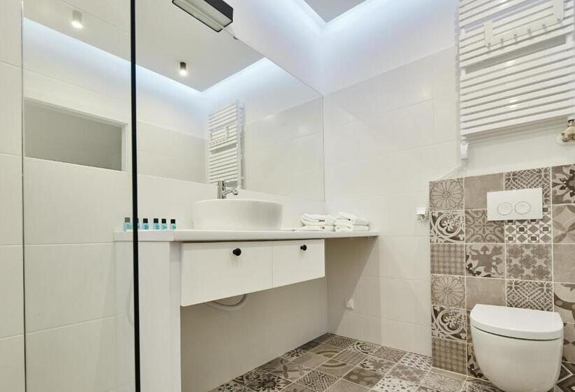 דירת שני חדרים, Playroom Apart